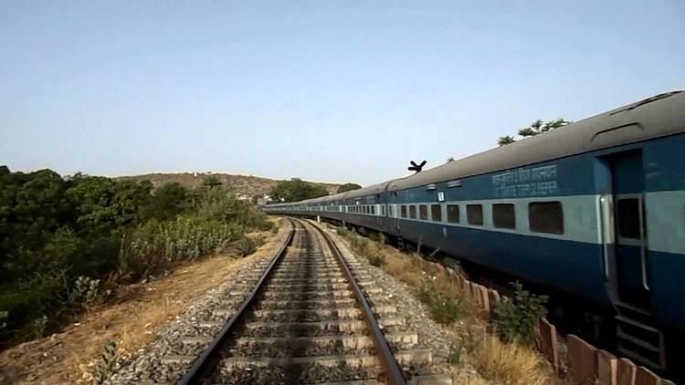 Mewar Express Mewar Express entering into Udaipur City Rajasthan YouTube