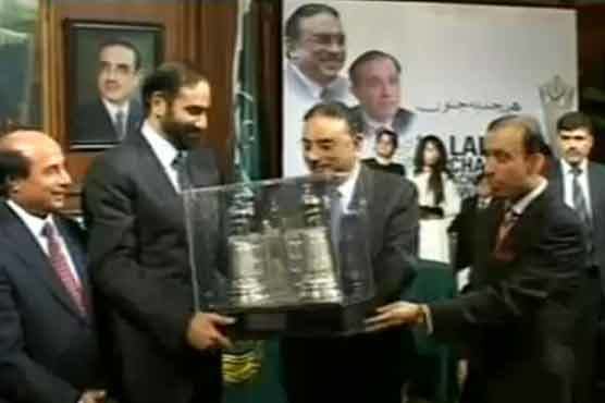 Mian Amer Mahmood Dunya TV Print 39Son of Lahore39 award conferred on Mian