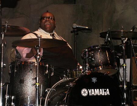 Michael Bland Worldrenowned drummer Michael Bland leads drum clinic