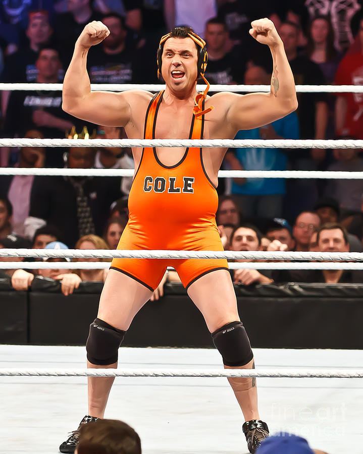 michael-cole-wrestling-181eb8af-c3f9-4492-a7d7-67746a7c4f3-resize-750.jpeg