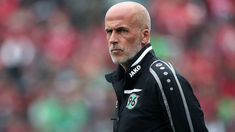 Michael Frontzeck Hannover coach Michael Frontzeck to remain another 2 years