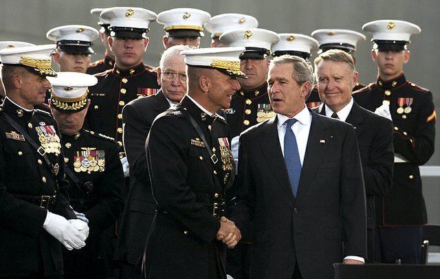 Michael Hagee Photo President Bush shakes hands with Gen Michael Hagee