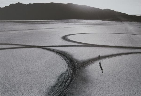 Michael Heizer 1960 MICHAEL HEIZER COMPLEX CITY Bronzo Reader