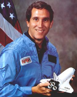 Michael J. Smith (astronaut) image2findagravecomphotos250photos200424763