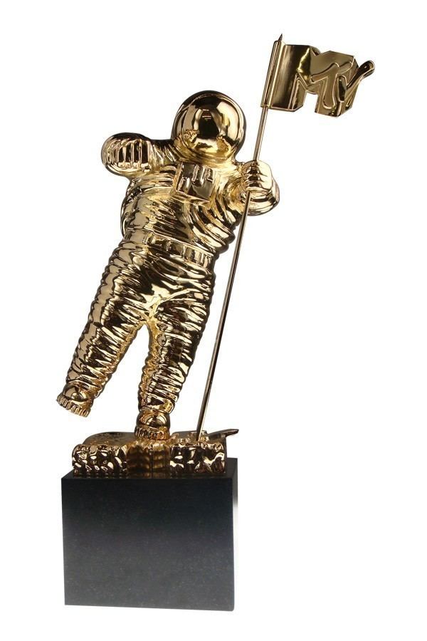 Michael Jackson Video Vanguard Award Elegant Award Designs That Inspire Captivate and Honor