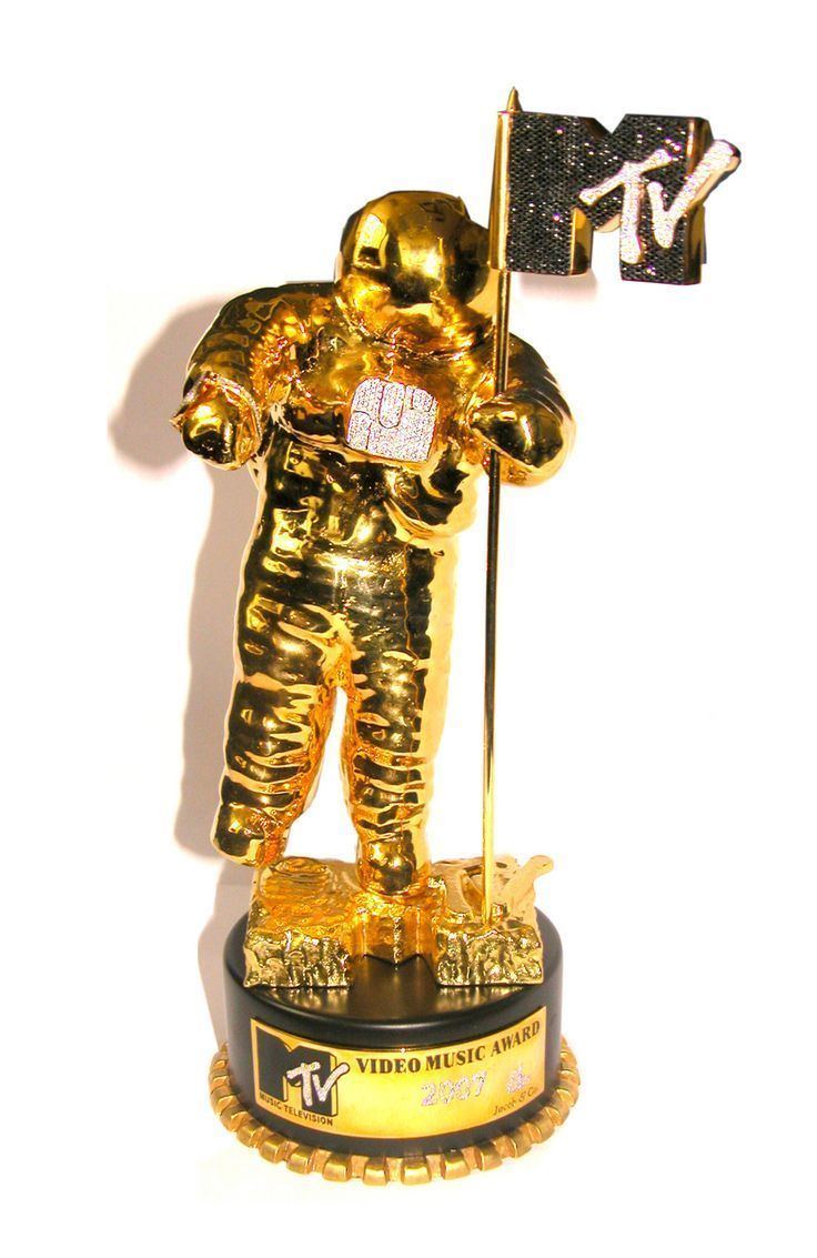 Michael Jackson Video Vanguard Award 1000 images about Retro MTV on Pinterest Radios Mtv music and Logos