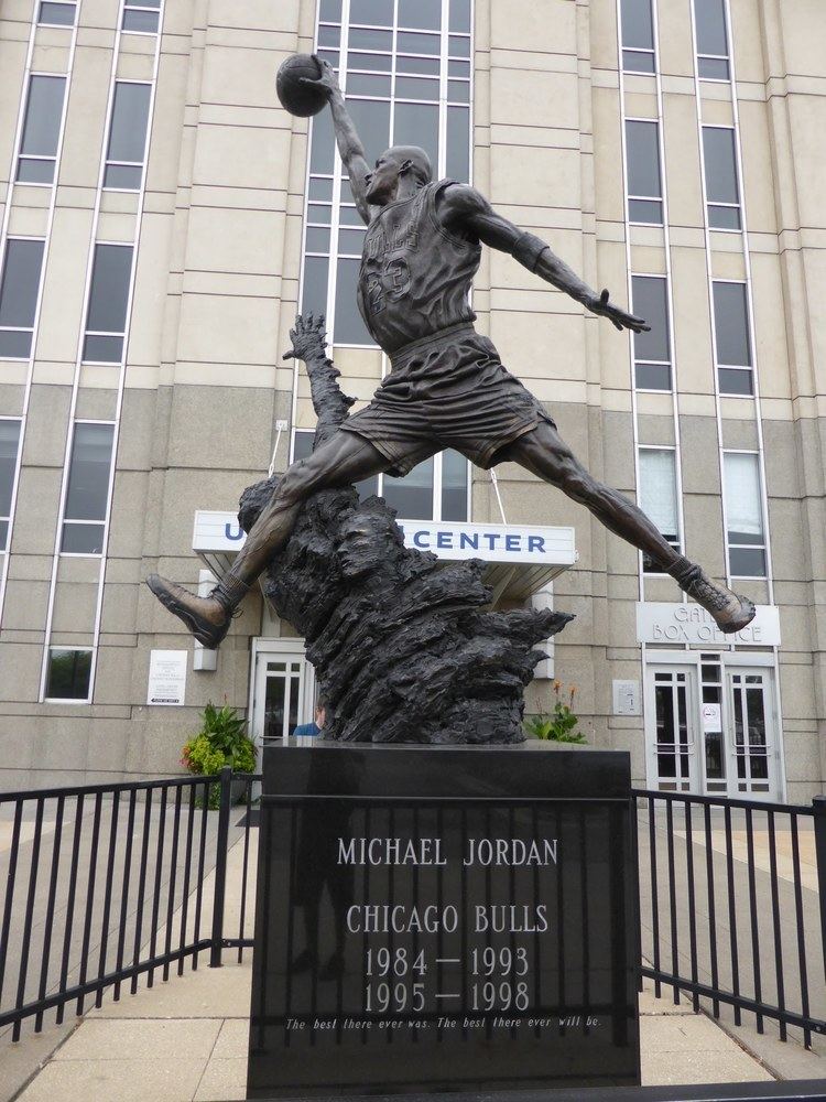 Michael Jordan statue Michael Jordan Statue 360 Degree before moving to the atrium YouTube