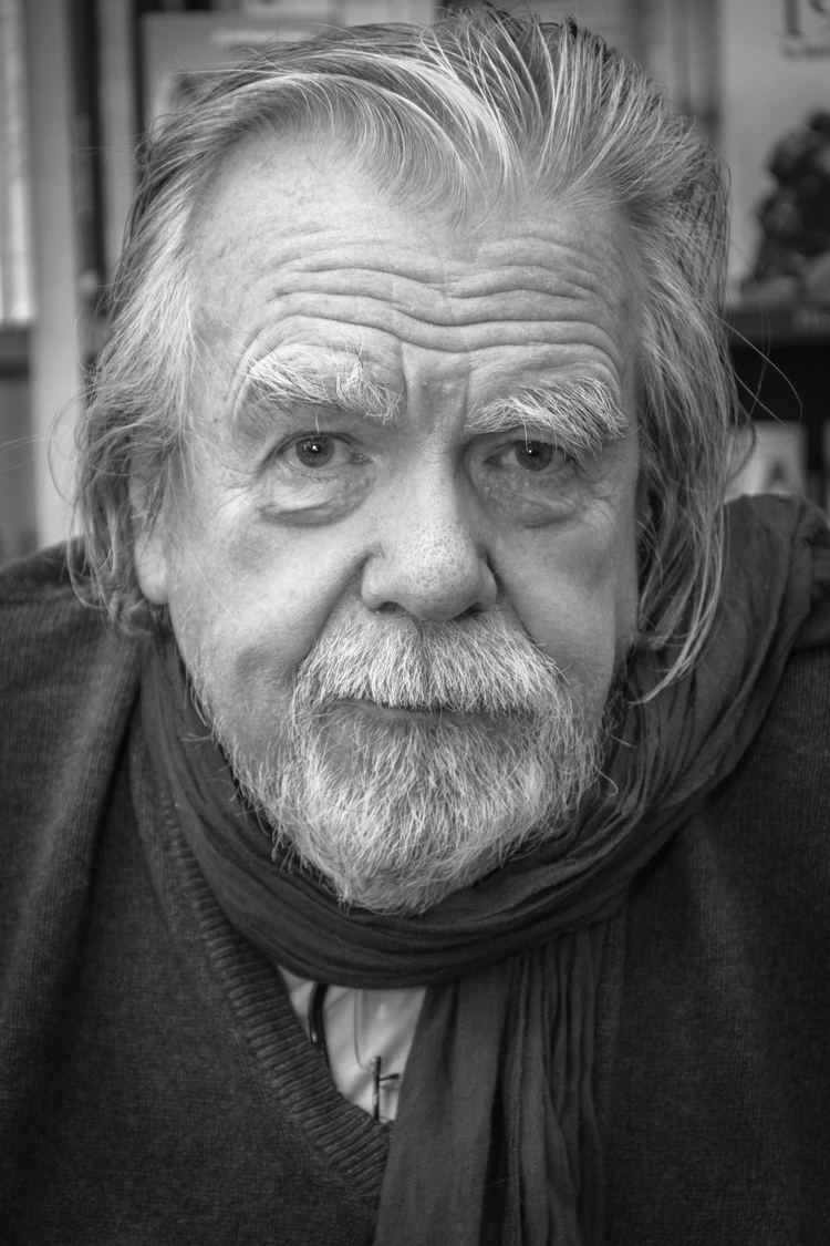 Michael Lonsdale httpsuploadwikimediaorgwikipediacommons22