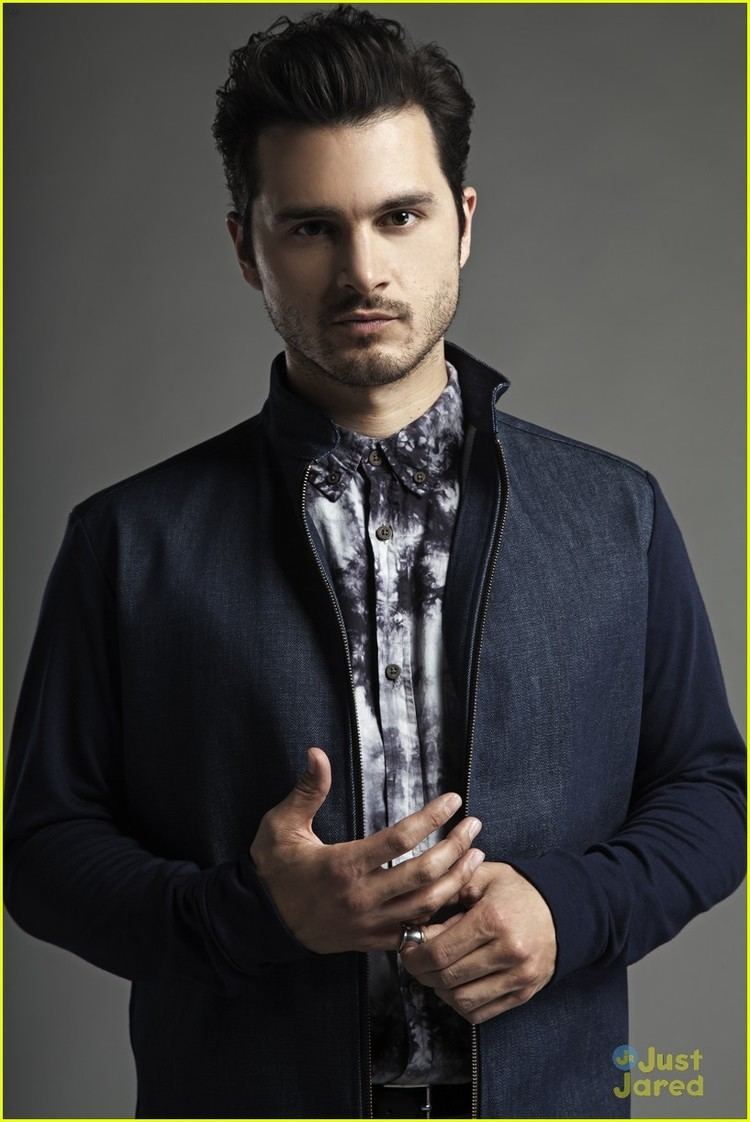 Michael Malarkey Vampire Diaries39 Star Michael Malarkey Gets Ready to 39Feed