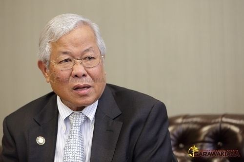 Michael Manyin Michael Manyin Menteri Pendidikan Sarawak Yang Pertama SARAWAKIANA