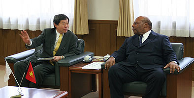 Michael Maue Papua New Guinea Ambassador to Japan H E Mr Michael MAUE visits
