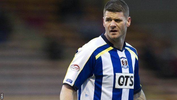 Michael Nelson (footballer) BBC Sport Defender Michael Nelson joins Hibs from Bradford