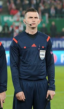 Michael Oliver (referee) httpsuploadwikimediaorgwikipediacommonsthu