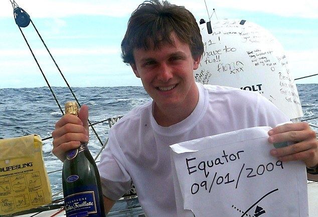 Michael Perham British teenager Mike Perham becomes youngest to sail solo
