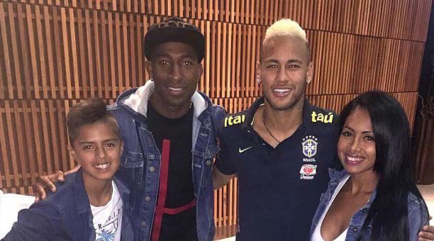 Michael Quiñónez Michael Jackson Quinez junt a su familia con el astro Neymar El