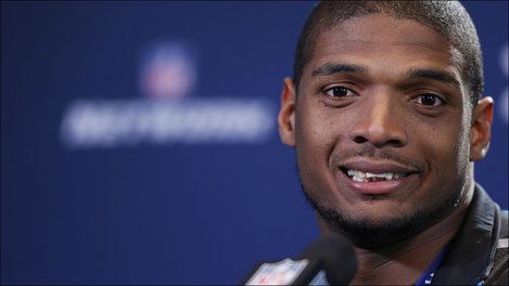 Michael Sam COMPETE Network Watch Michael Sam39s First Tackle