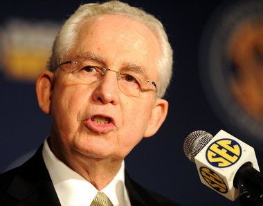 Michael Slive College football playoff plan favored by Mike Slive SEC