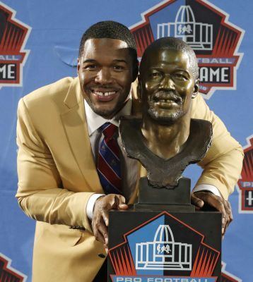 Michael Strahan Former Giants defensive end Michael Strahan enters Pro Football Hall