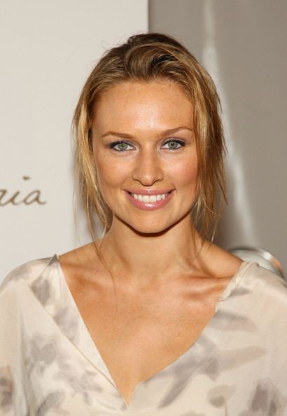 Michaela McManus MaxAzriaBackstageSpring09MBFWe6VclZD3NIljpg