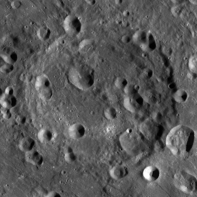 Michelson (crater)