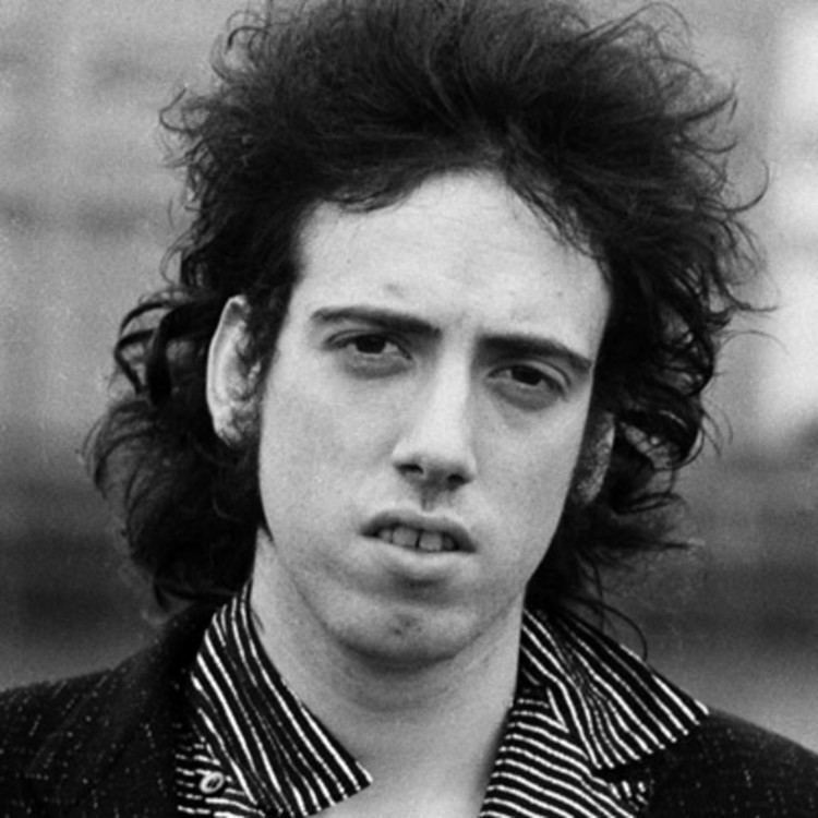 Mick Jones (The Clash guitarist) httpswwwbiographycomimagetshareMTE4MDAzN