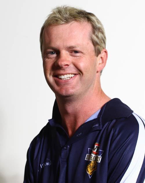 Mick Lewis (Cricketer) playing cricket