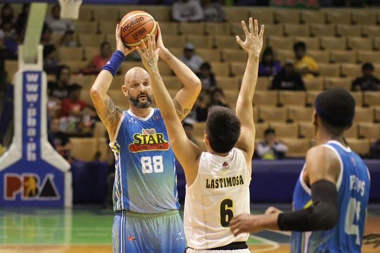 Mick Pennisi HOTSHOTS GET HELP UP FRONT Philippine Basketball Association