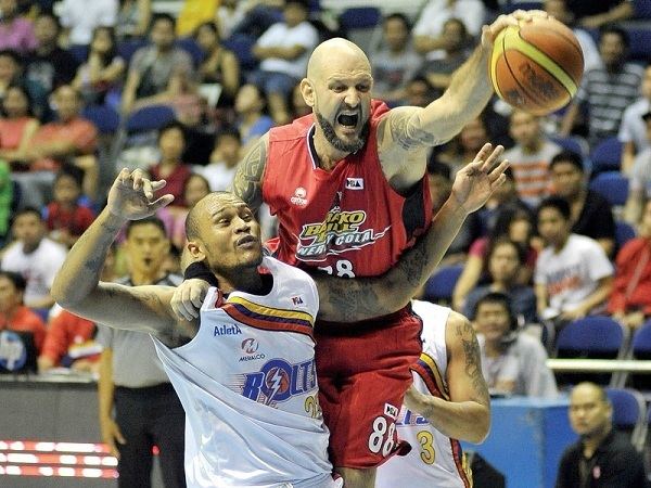 Mick Pennisi Pennisi returns to Barako Bull Philippine Basketball Association