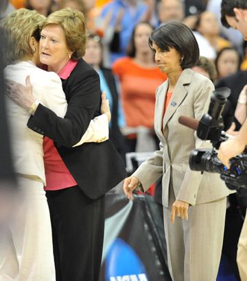 Mickie DeMoss DeMoss leaves Tennessee to join Indiana Fever coaching