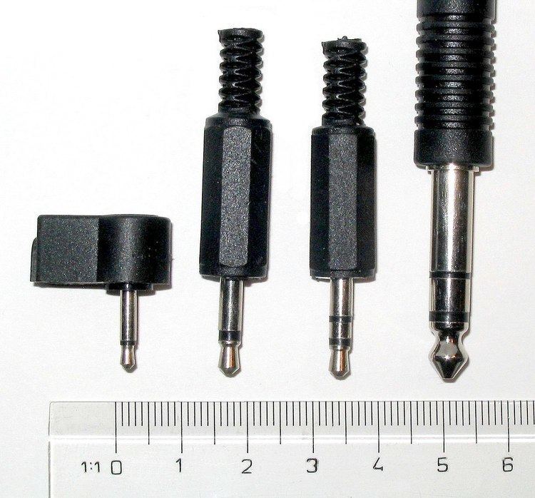 Microphone connector