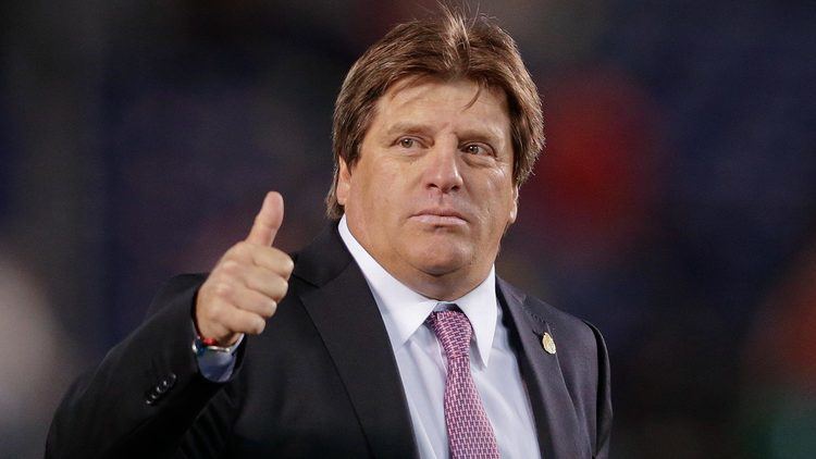 Miguel Herrera Mexico39s head coach Miguel Herrera signs new fouryear