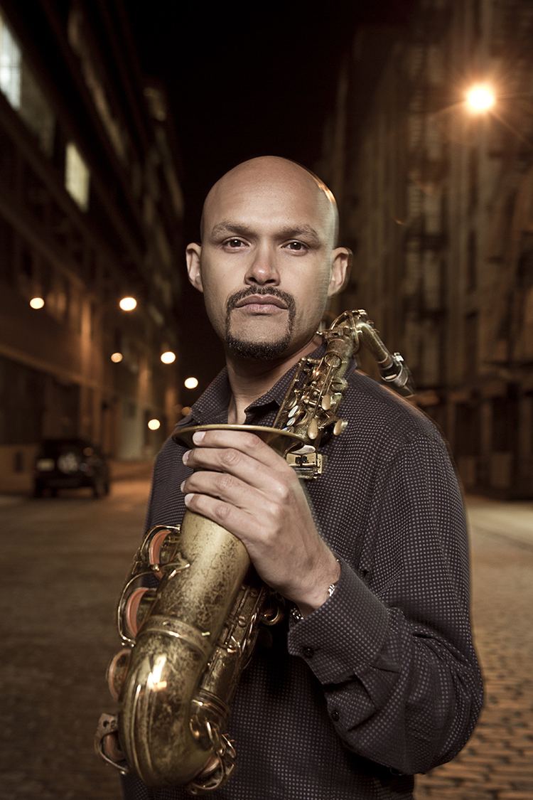 Miguel Zenón Jazz Festival features saxophonist Miguel Zenn UIC News Center