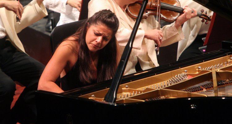 Mihaela Ursuleasa Mihaela Ursuleasa RomanianBorn Pianist Dies at 33 The