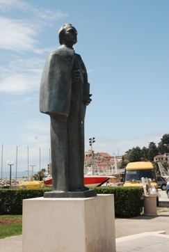 Mihovil Pavlinović Statue of Don Mihovil Pavlinovi Makarska Riviera Split