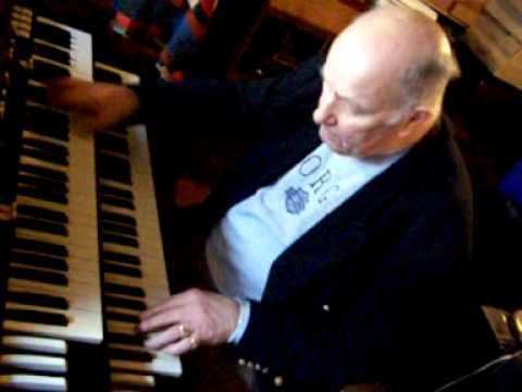 Mike Carr (musician) Mike Carr demonstrating Hammond B3 organBlues in F YouTube
