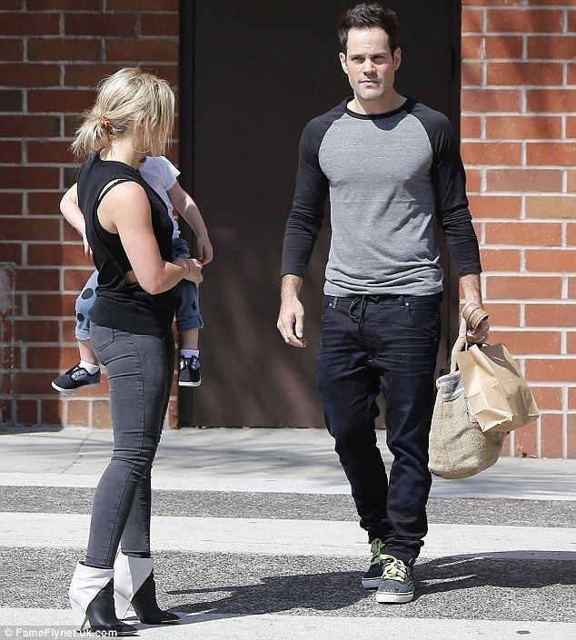 Mike Comrie Hilary Duff and estranged husband Mike Comrie cosy up