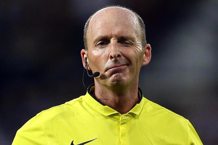 Mike Dean (referee) Who is Mike Dean The Premier Leagues celebrity ref heres what