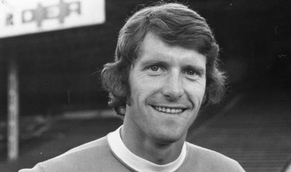 Mike Doyle (footballer) Man City fans to pay tribute to club legend Mike Doyle