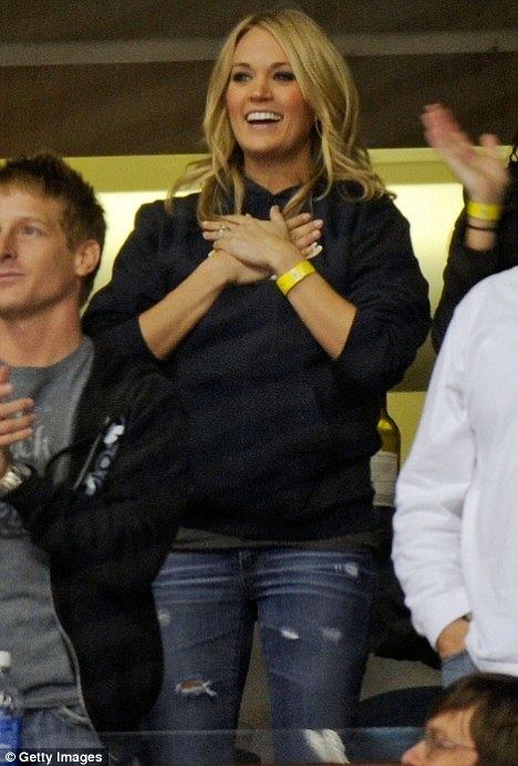 Mike Fisher (ice hockey) Carrie Underwood celebrates husband Mike Fishers ice hockey goal in