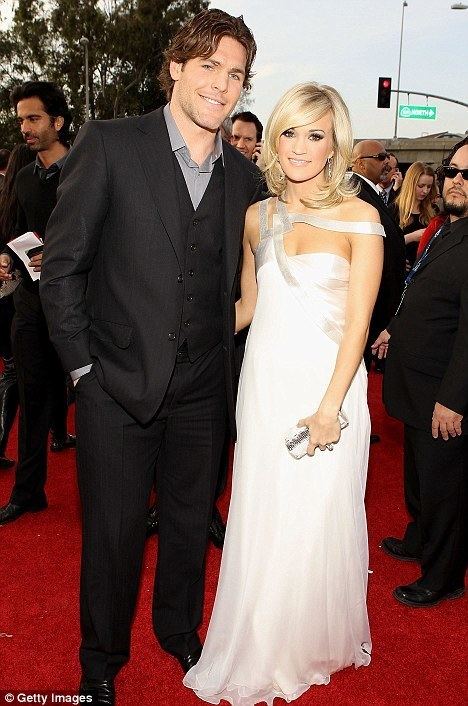 Mike Fisher (ice hockey) Carrie Underwood becomes Mrs Fisher as American Idol star
