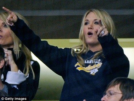 Mike Fisher (ice hockey) Carrie Underwood celebrates husband Mike Fishers ice hockey goal in