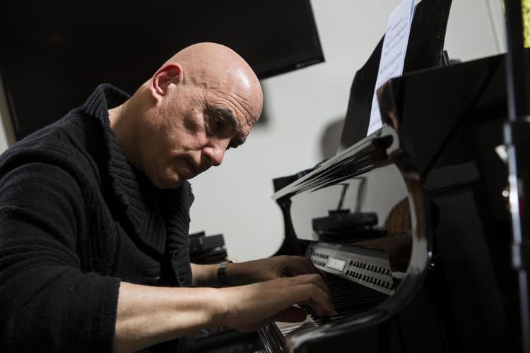 Mike Garson Pianist Mike Garson debuts 39Symphonic Suite for Healing