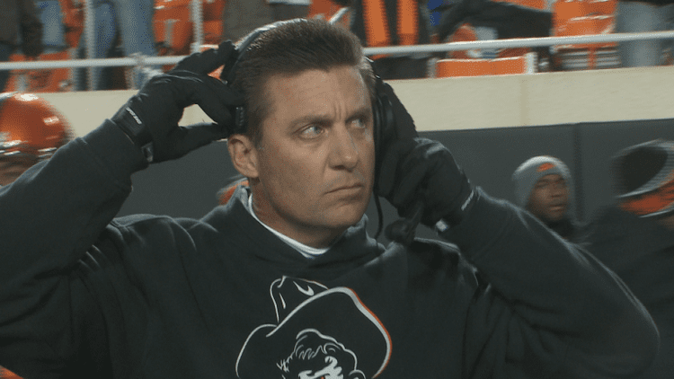 Mike Gundy Oklahoma State signs head coach Mike Gundy to new fiveyear contract