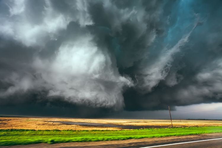 Mike Hollingshead AweInspiring Skies Captured by an Extreme Storm Chaser