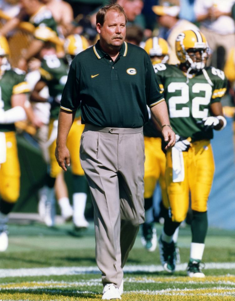Mike Holmgren How Holmgren went from cutting Warner to pushing him for HOF Talk
