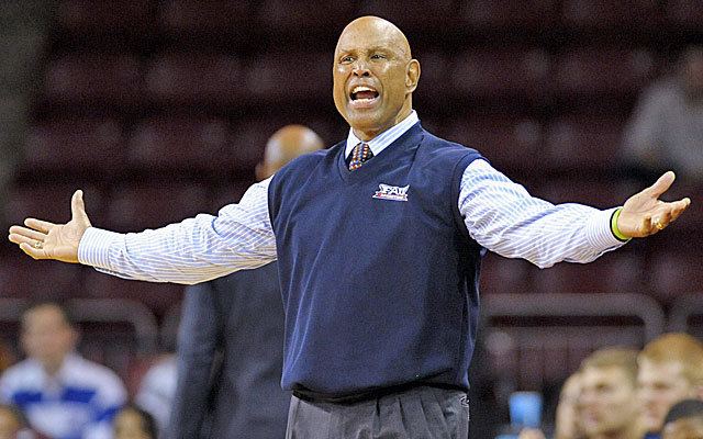 Mike Jarvis Florida Atlantic39s Mike Jarvis stepping down after season