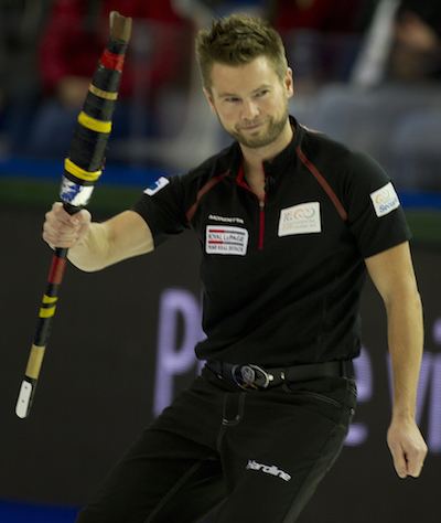 Mike McEwen (curler) Ulsrud dances while Canada increases lead going into final