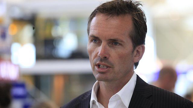 Mike Mulvey New Brisbane Roar coach Mike Mulvey puts his squad on