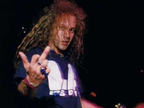 Mike Starr (musician) Former Alice In Chains Bassist Mike Starr Dead At 44