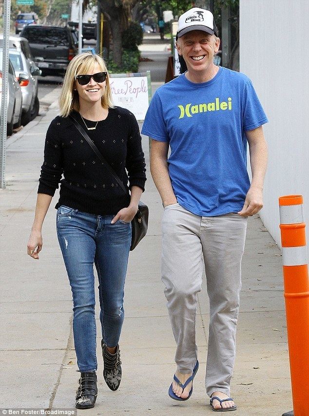 Mike White (writer; filmmaker) Reese Witherspoon heads out for lunch with filmmaker Mike